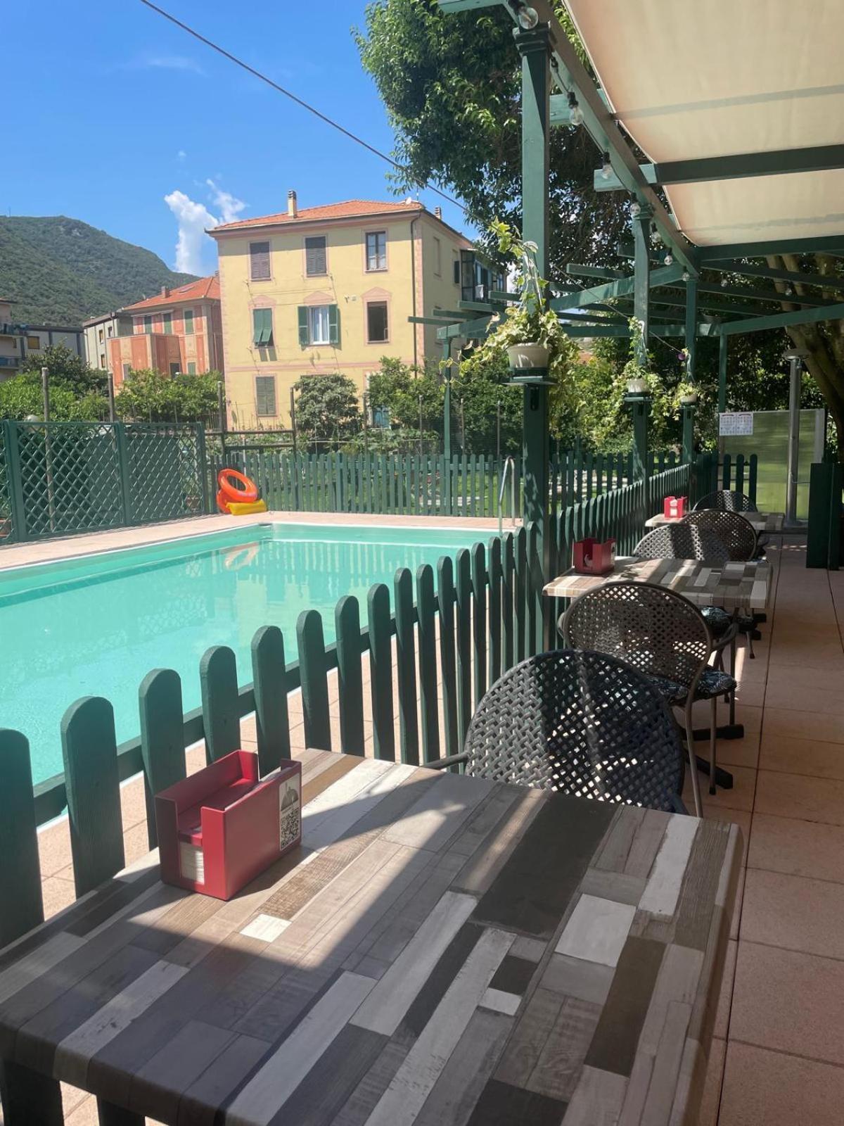 פינאלה ליגורה Hotel Florenz מראה חיצוני תמונה